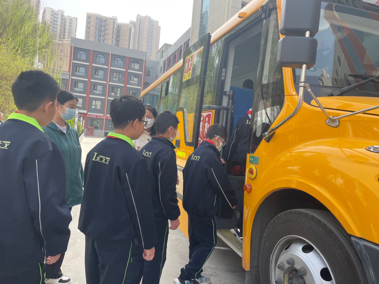 （AqEY配图）雁滩交警开展校车应急疏散(21899168)-20230417163537