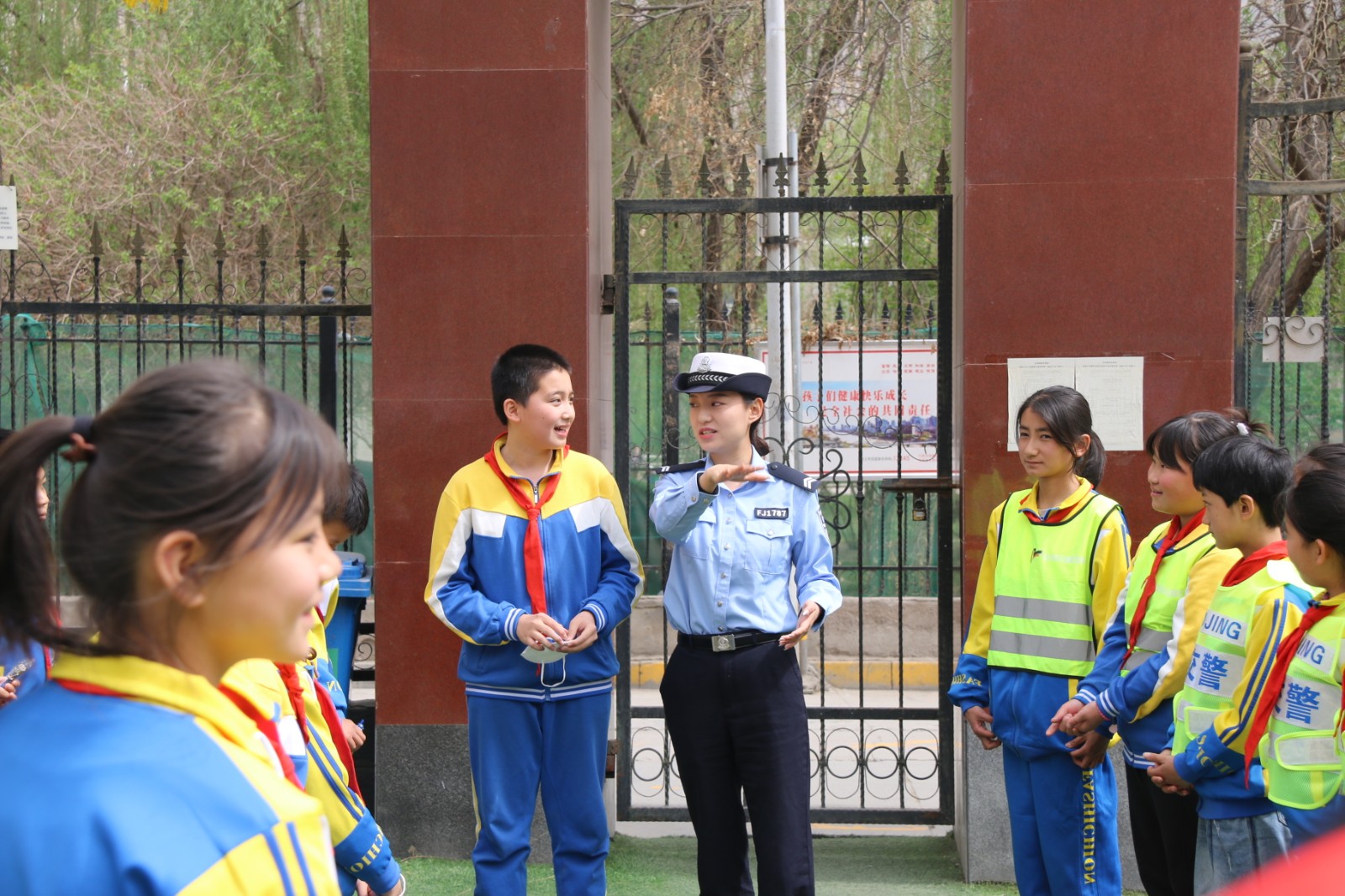 （WAqEY图片新闻）守护学生安全成长(21933542)-20230418164004