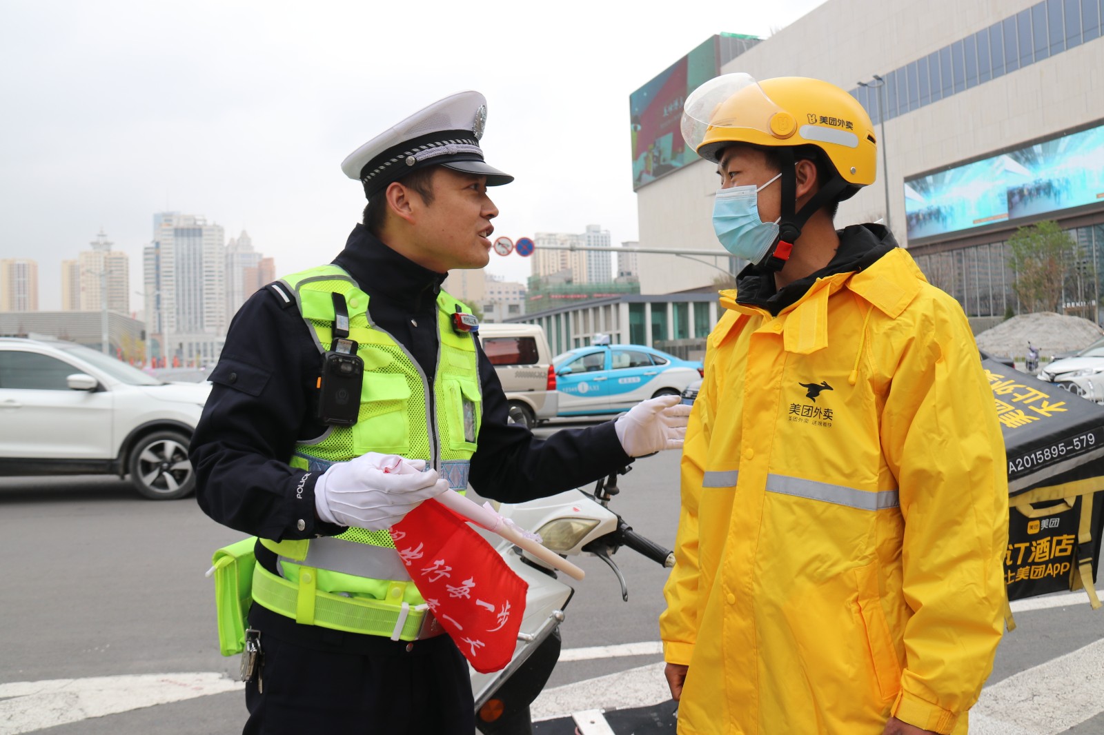 （AqEY图片新闻）交通劝导(22092781)-20230425105133