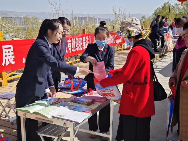 （wAQEY，图片新闻）法治宣传走进梨花(22210504)-20230504151429