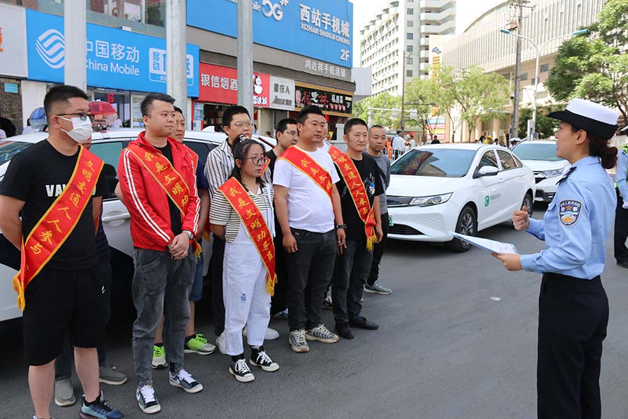 （QEY图片新闻）七里河交警面向网约车驾(22655204)-20230522101319