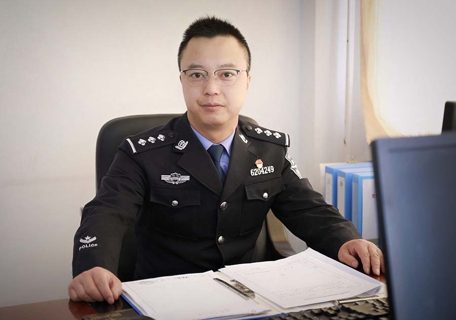 （AQEY大墙内外517期）担负警察和医(22671291)-20230524151620