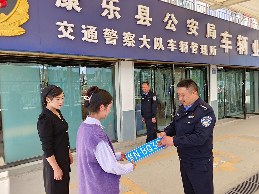 （AQEY配图）深化“放管服” 提升满意(22787844)-20230525215818