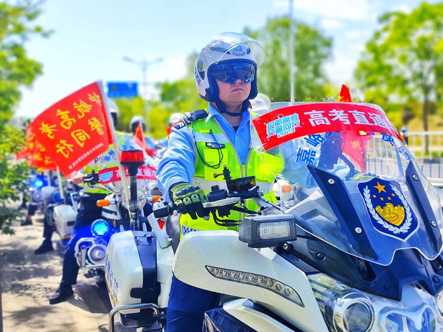 (wqEY配图)1嘉峪关公安交警“快骑队(23082415)-20230607183748