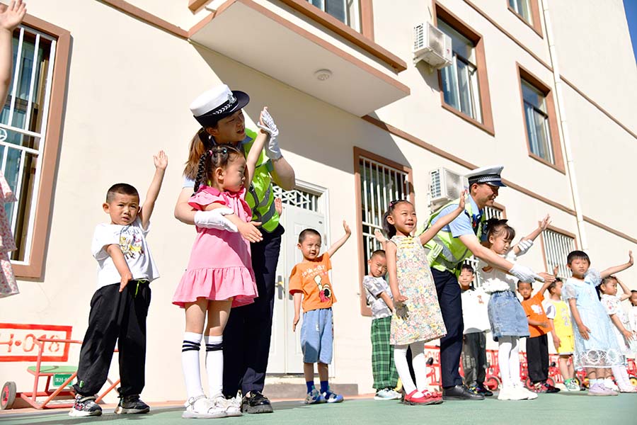 （AqEY图片新闻）交通安全宣传进校园(23210388)-20230613171219