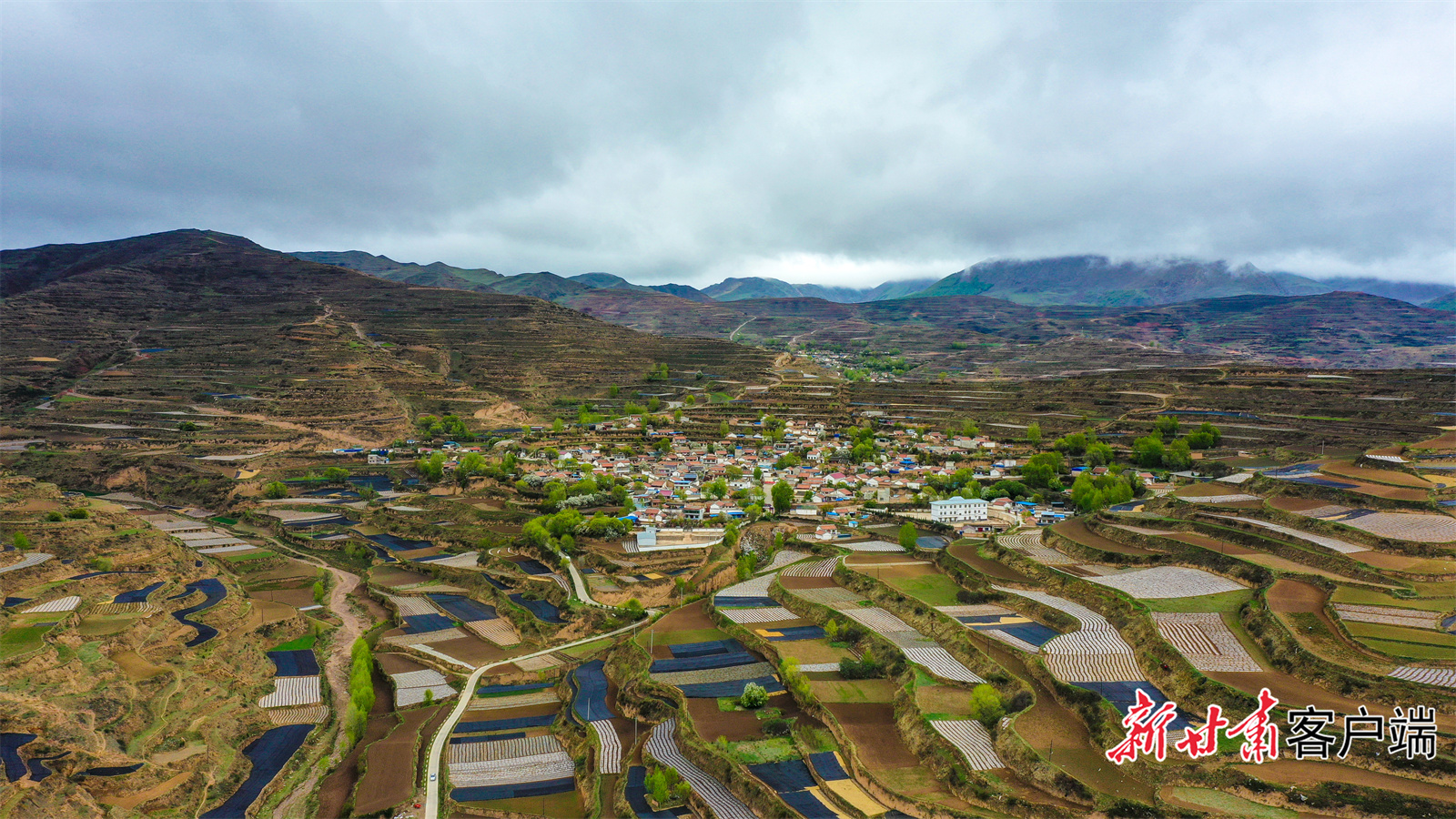 一幅乡村振兴的美丽画卷，正在千年药乡的大地上徐徐展开。1.jpg