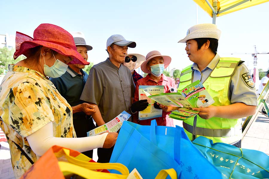 （qEY，图片新闻）文化广场讲交规(23313210)-20230619173310
