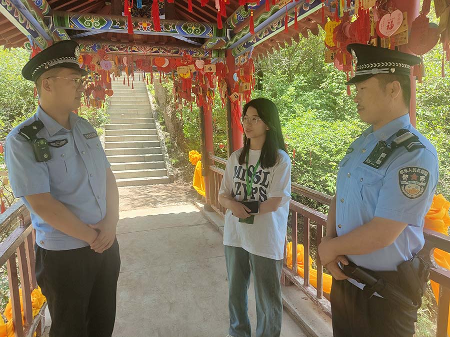 (WAQEY)武山公安局民警在水帘洞景区(23456783)-20230627110028