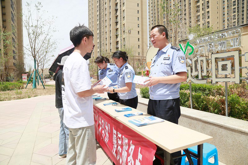 （QYE 配图）安宁：“家门口”的户籍服(23590475)-20230702142546