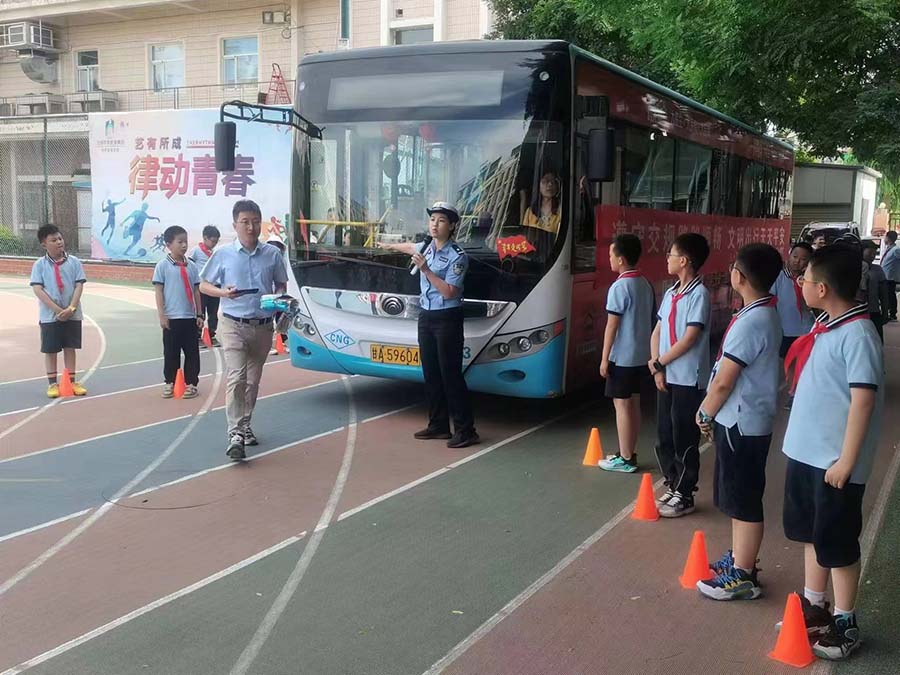 （q配图EY）兰州交警走进校园开展护航师(23728412)-20230707174053