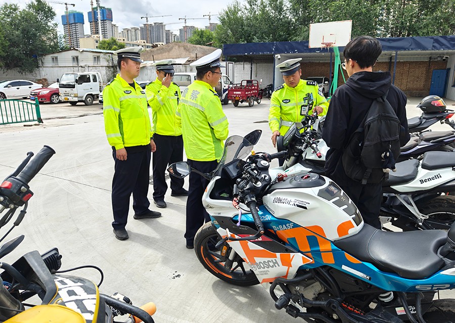（AQEY图片新闻）严厉打击飙车炸街非法(24384109)-20230802162444
