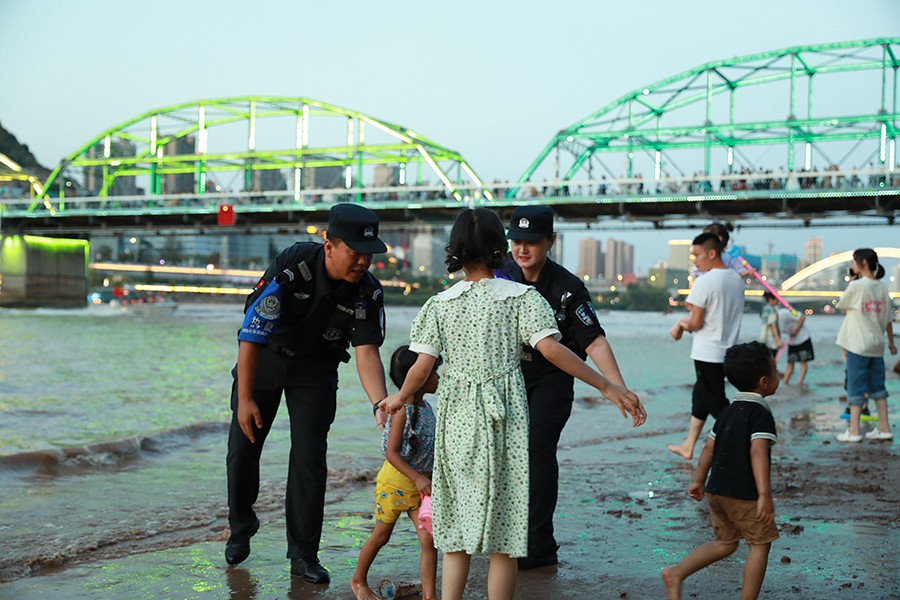 （WQYE配图1）做好“夜警务” 绘制“(24671367)-20230813162936