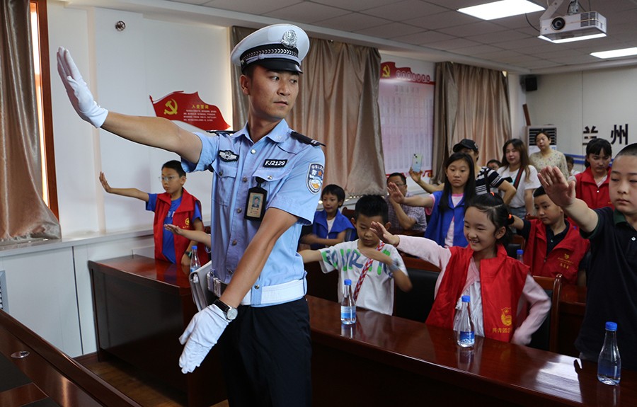 （QYE 图片新闻）萌娃走进交警队(24933997)-20230821150328
