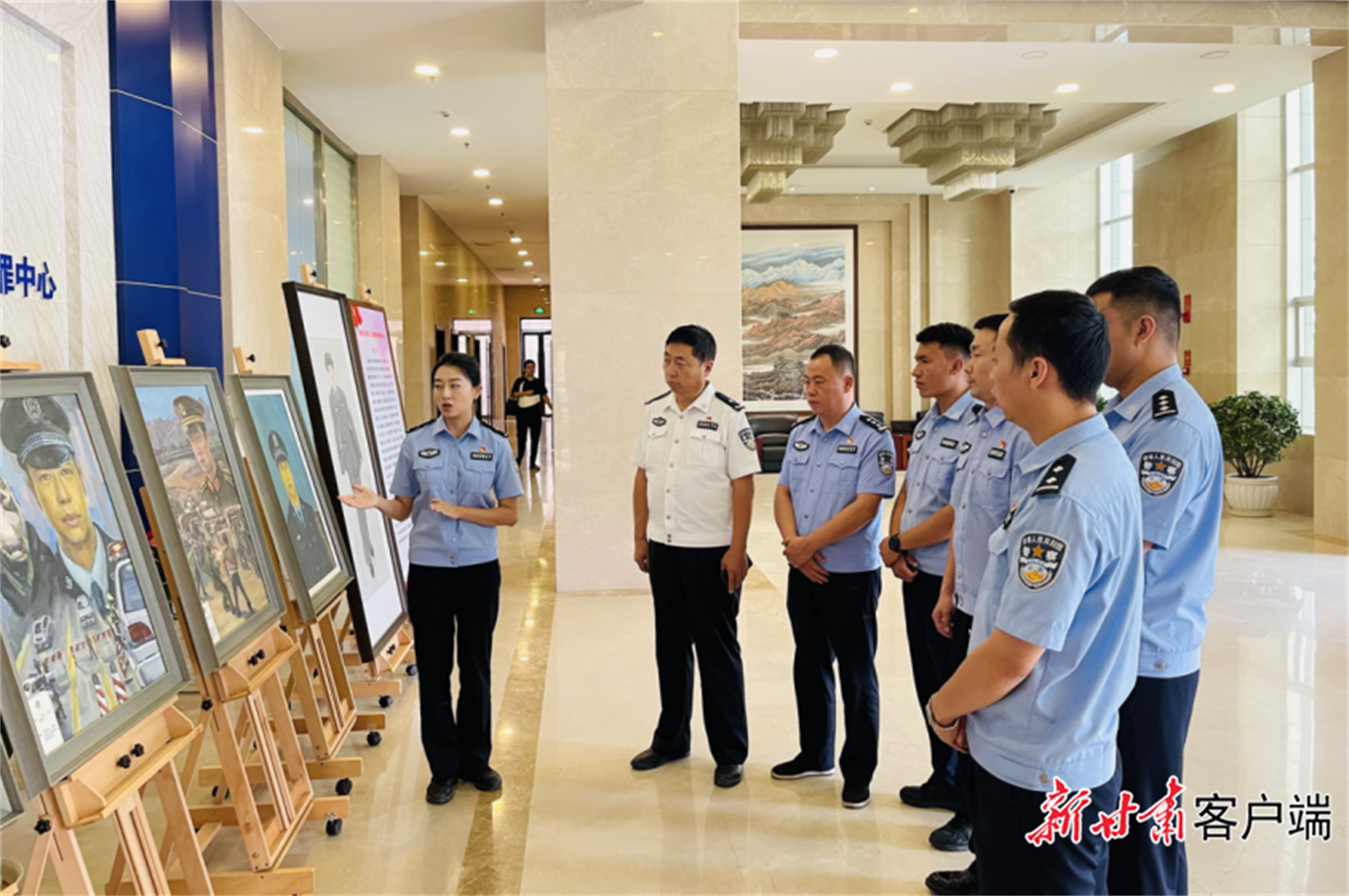英模展览2.png