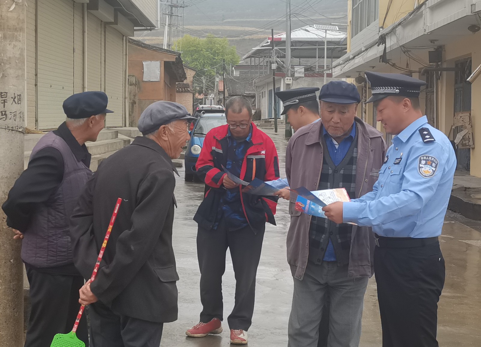 （AQEY，图片新闻）陇西民警宣传防范电(25757104)-20230919164747