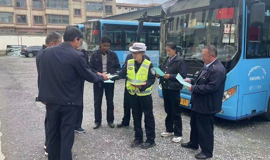 （AQEY，图片新闻）合作交警开展交通安(26015104)-20230927173728