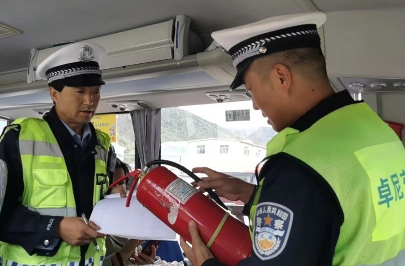 （AQEY，图片新闻）卓尼交警开展节前大(26015106)-20230927173737