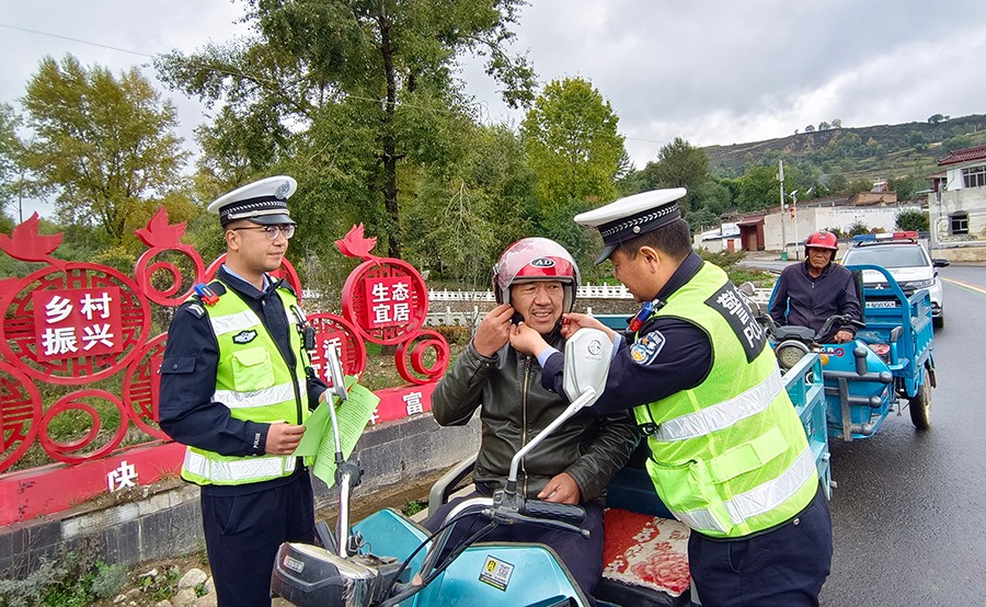 （AQEY图片新闻）“一盔一带”牢记心间(26373367)-20231013165539