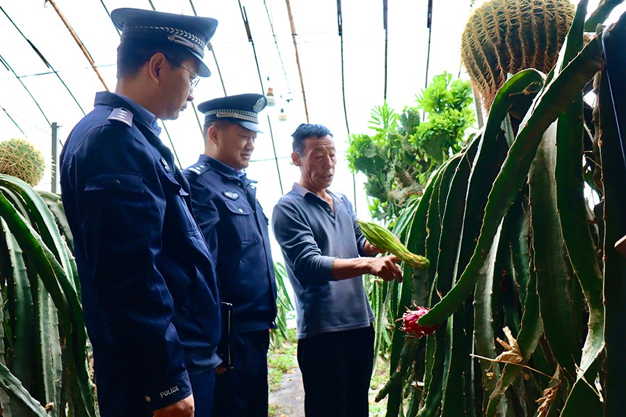 （修改稿WAQEY图片新闻）民警走访听民(26377155)-20231016101011