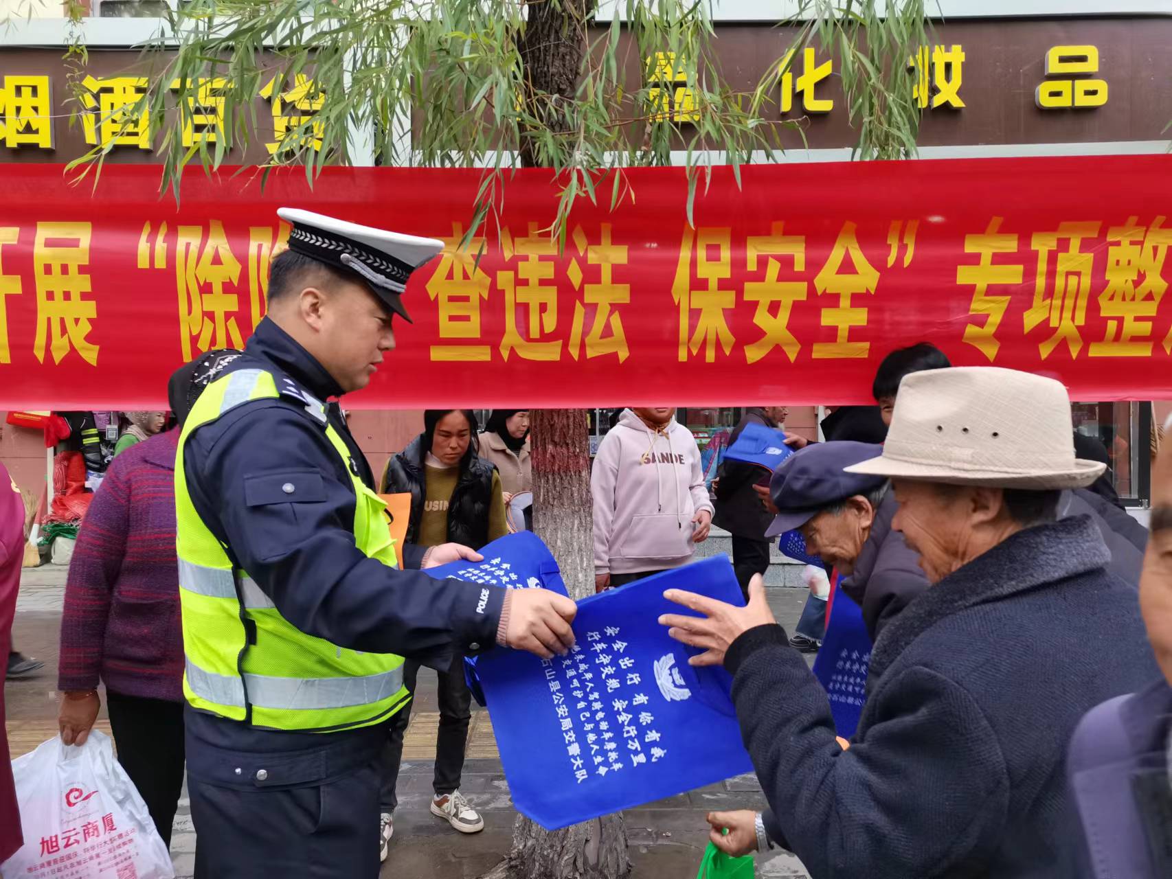 （WAQYE，图片新闻）提升群众道路交通(26493853)-20231018163654