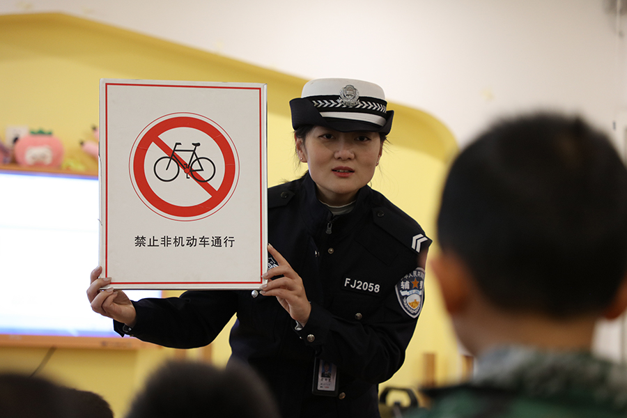 Aq（YE，图片新闻）交通安全进幼儿园(26501175)-20231018164140