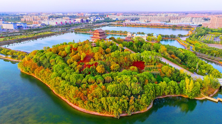 （wAQYE，图片新闻）临泽秋日丹霞山下(26537872)-20231018181101