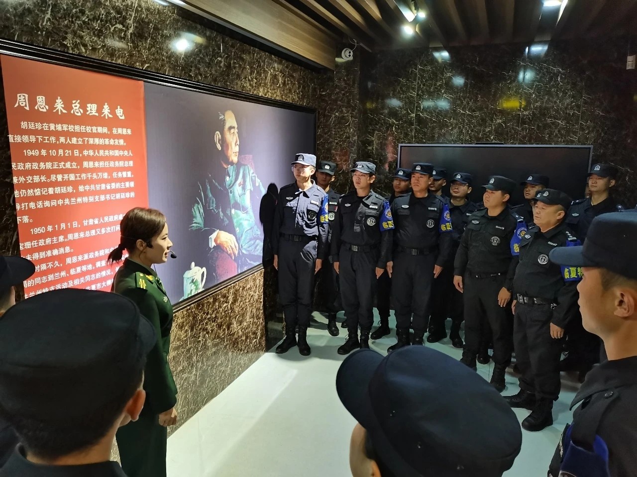 （EYq，图片新闻）重温入党誓词  凝聚(26660028)-20231024140021