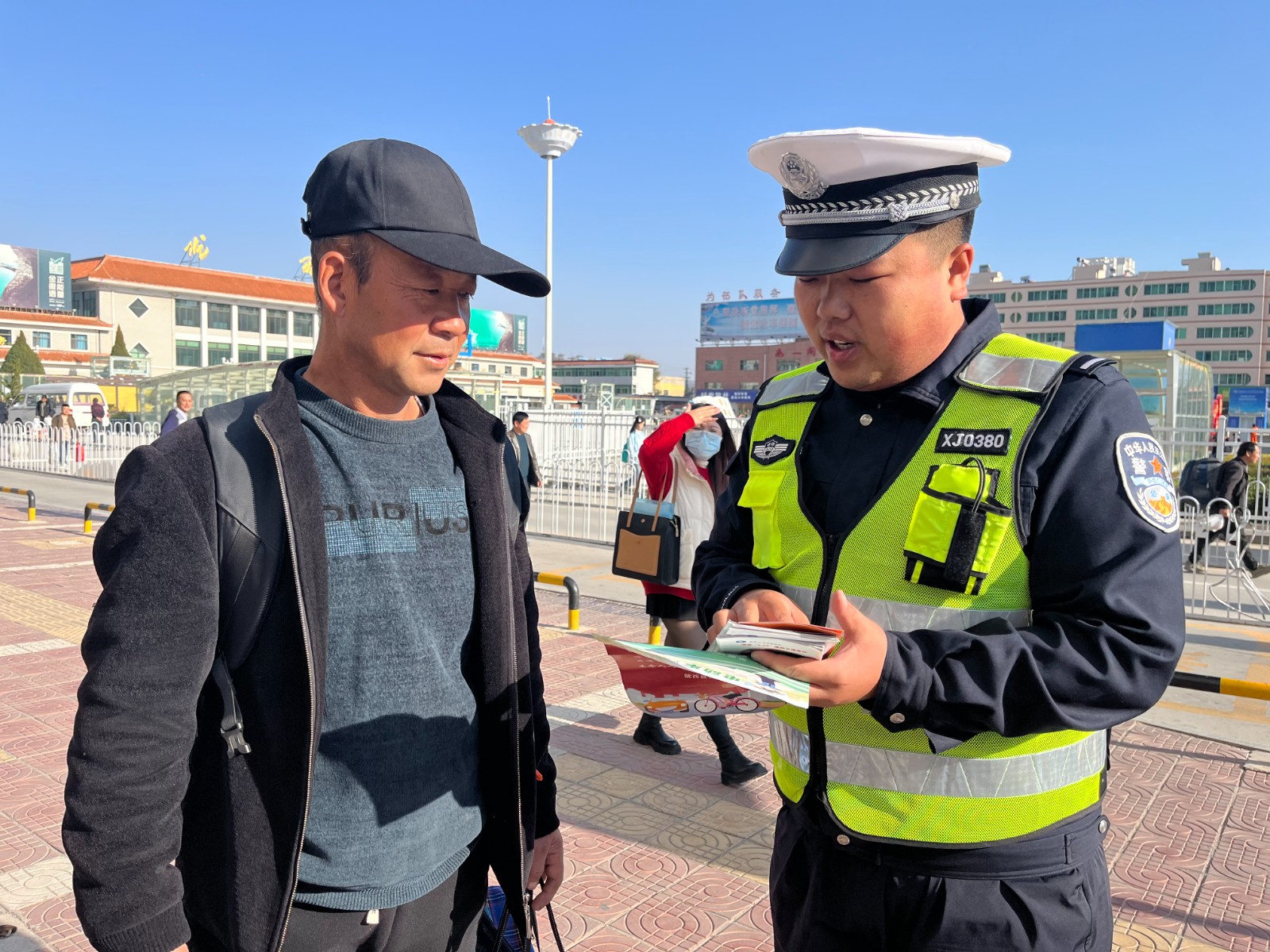 （WAQEY）图片新闻：文明参与交通  (27265518)-20231113222421