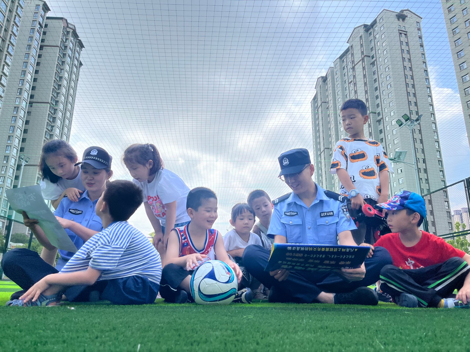 （AQYE  配图）播洒法治阳光 撑起法(27311880)-20231115153828