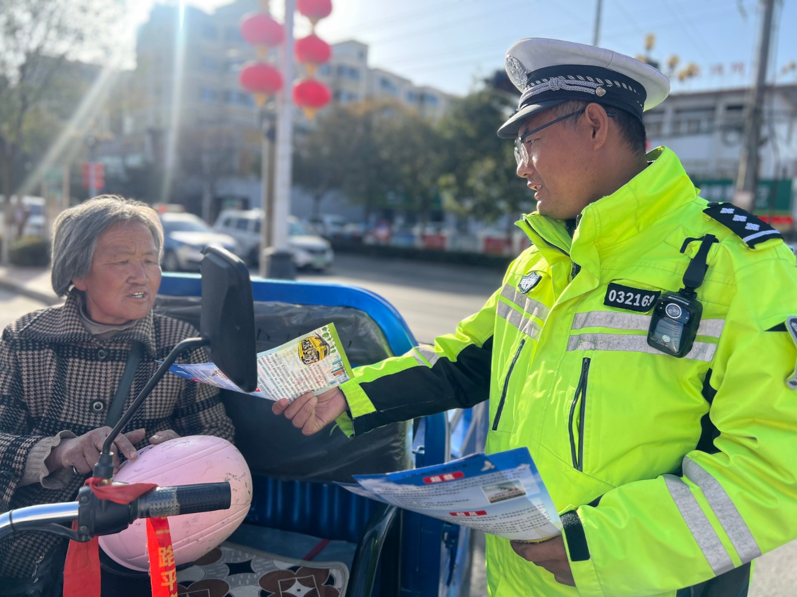 （AQEY，图片新闻）平川交警开展“12(27246375)-20231116090915