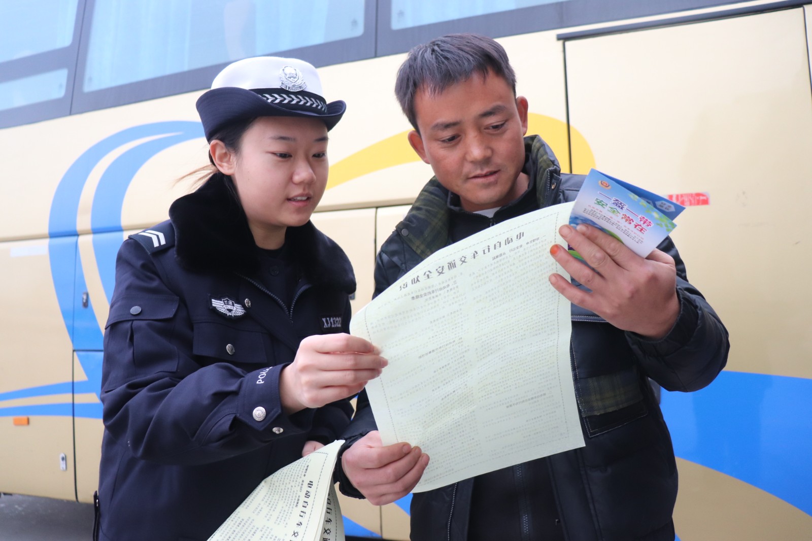 (QEY)宁远交警走进客运站 为群众出行(27586414)-20231127143606