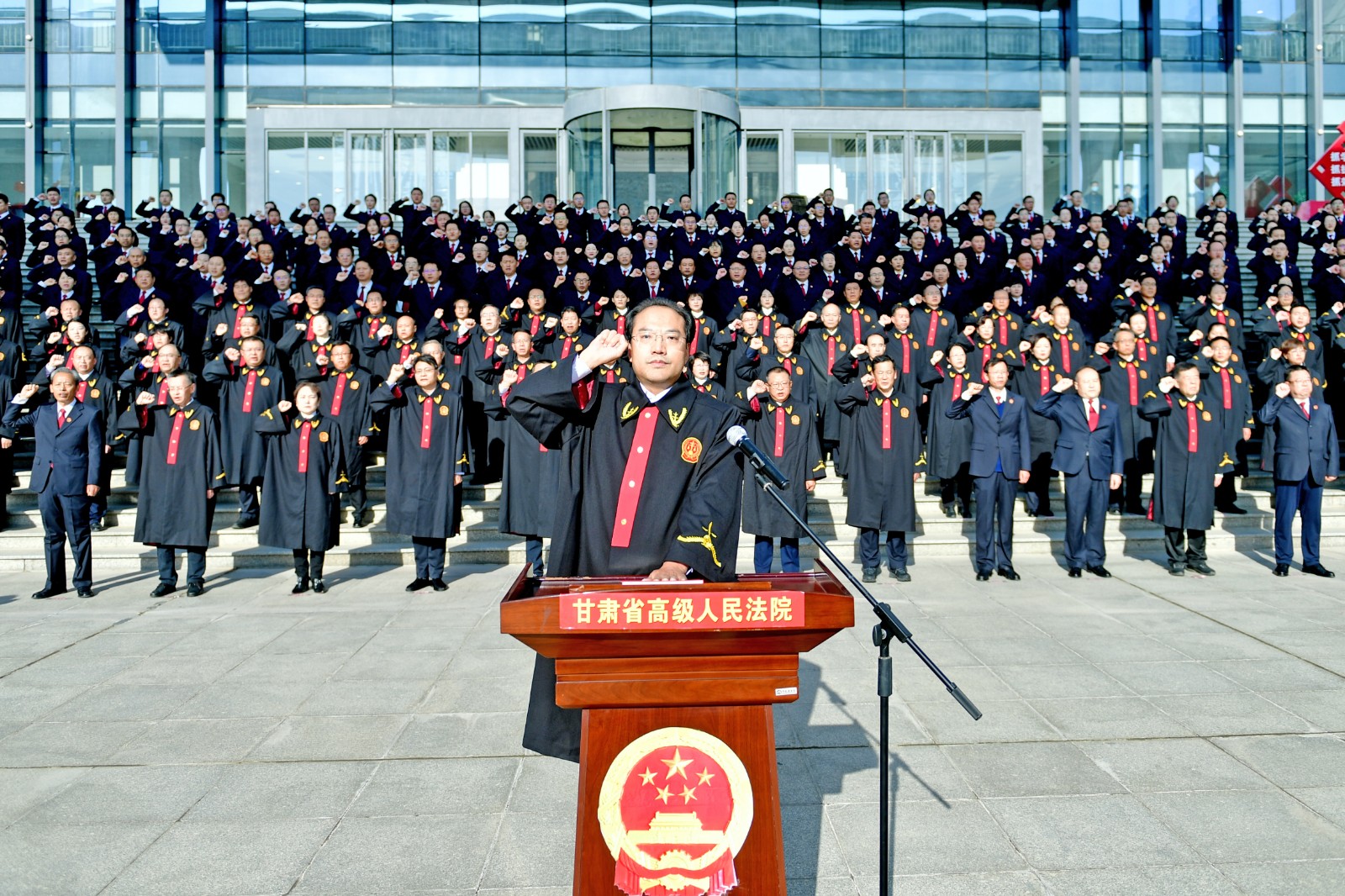 （1 AQEY 配图）省法院举行宪法宣誓(27808221)-20231205163732