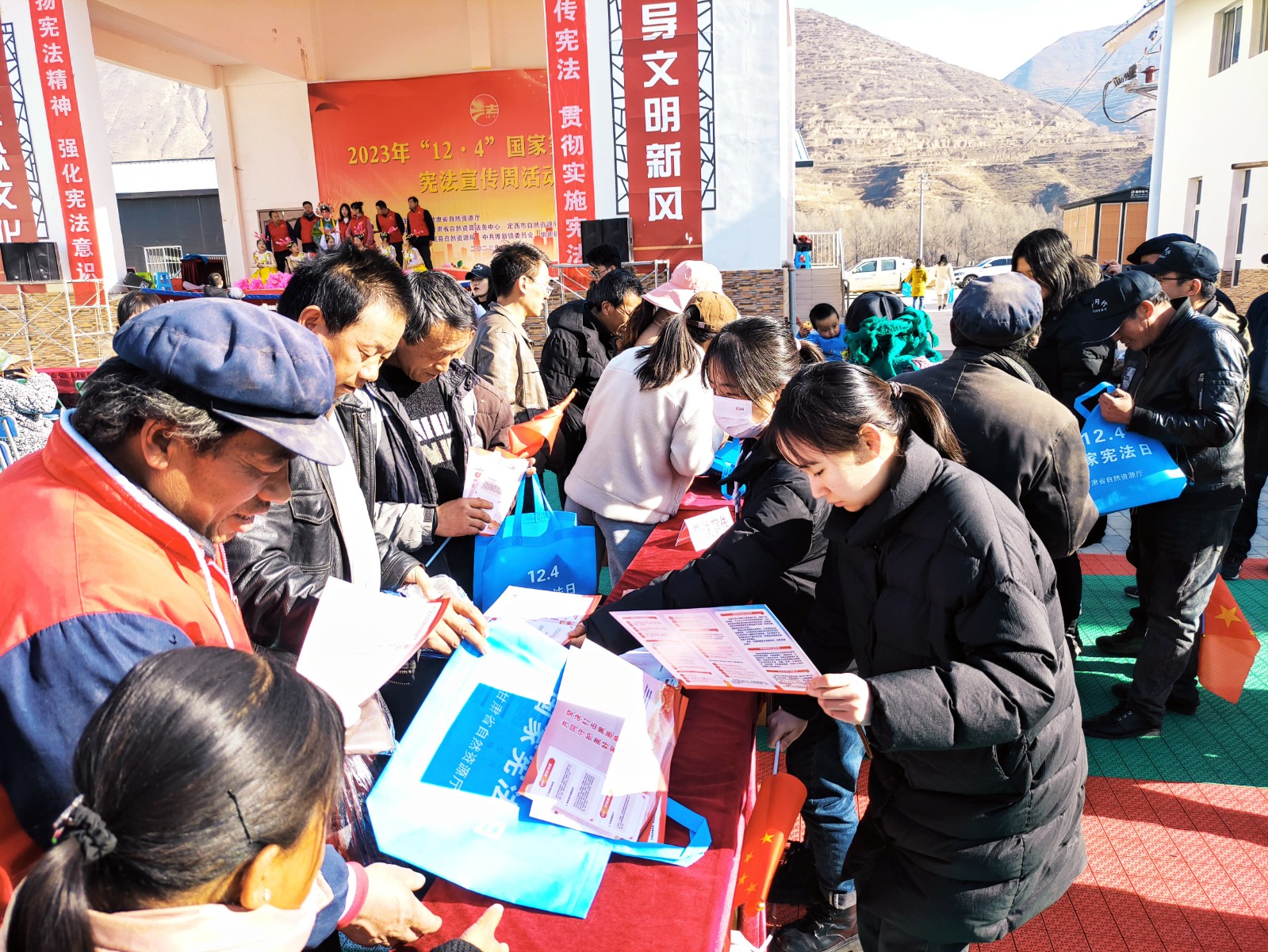 （AQEY，图片新闻）宪法宣传走基层(27808489)-20231205222028