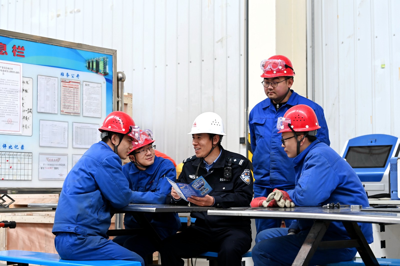 （AqEY，配图3，“强法治稳预期 政法(30893343)-20240327113505