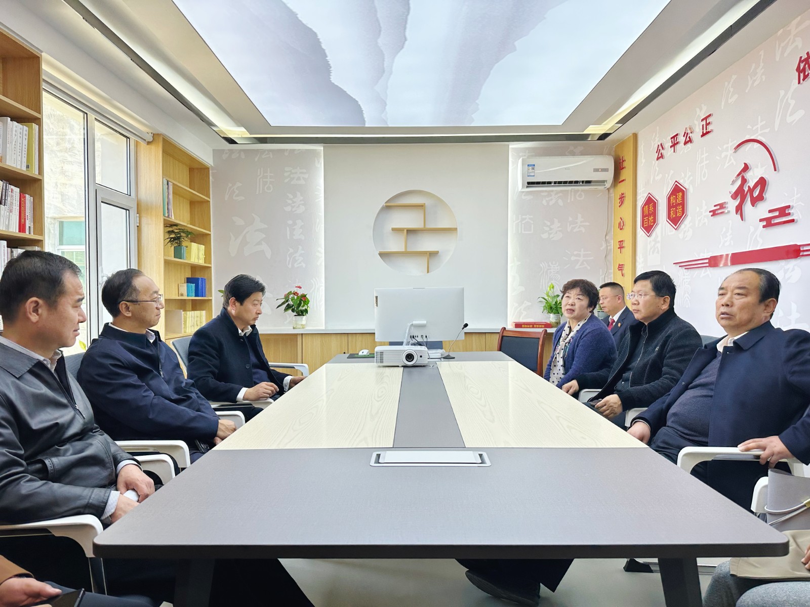 （wAEQY，强法治稳预期，配图）“法企(31159897)-20240409104024