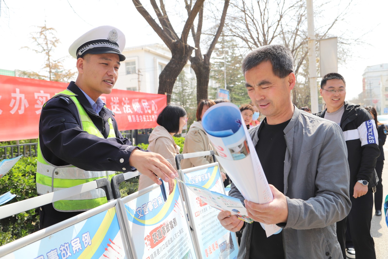 （WAQEY，图片新闻）春风送法暖民心(31205917)-20240410174352