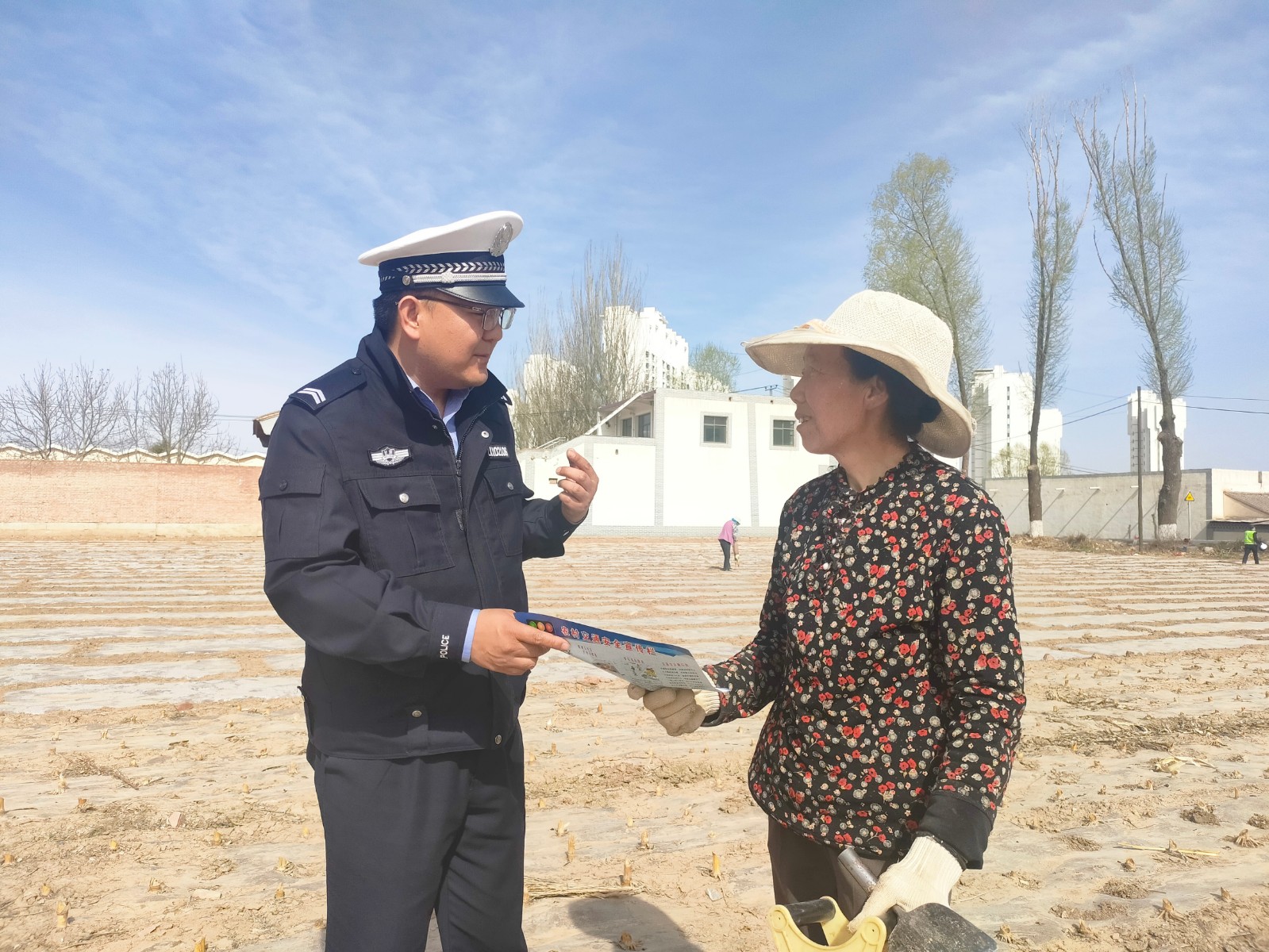 （wAqEY，图片新闻）交通安全宣传进农(31314618)-20240416095603