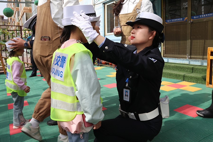 （WAqEY，图片新闻）安全“童”行 用(31375445)-20240416164357