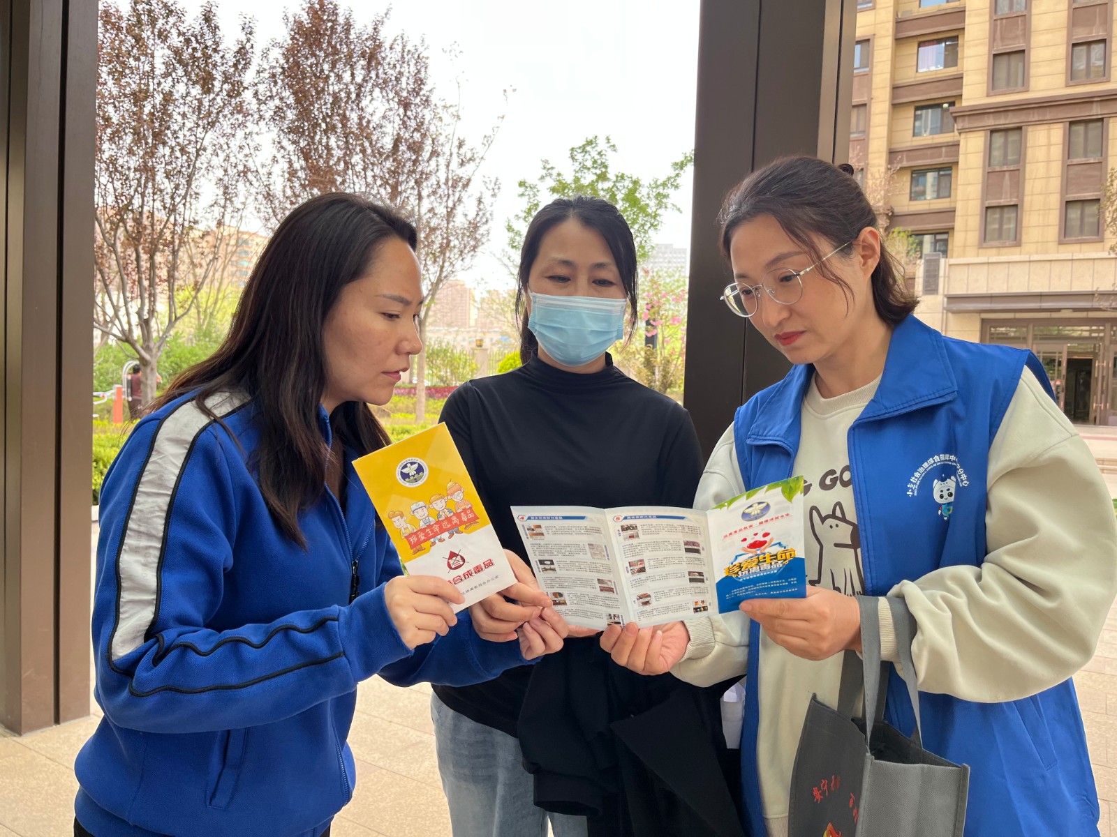 （qEY，图片新闻）银滩路街道禁毒宣传进(31527755)-20240424111252