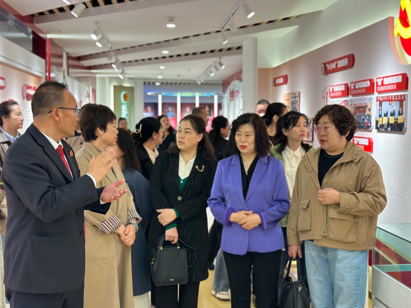 （WEＹ配图）金昌法院：为妇女儿童撑起一(31550700)-20240426165624