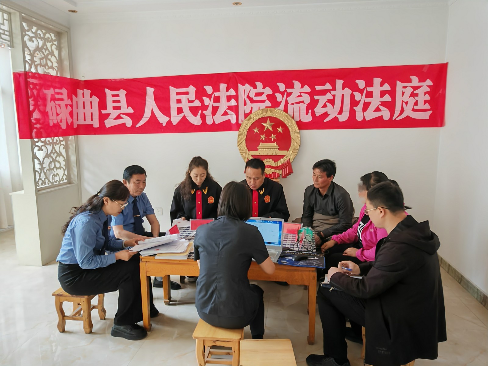 （WAqEY配图）碌曲县检察院出庭公诉首(31542310)-20240428111314