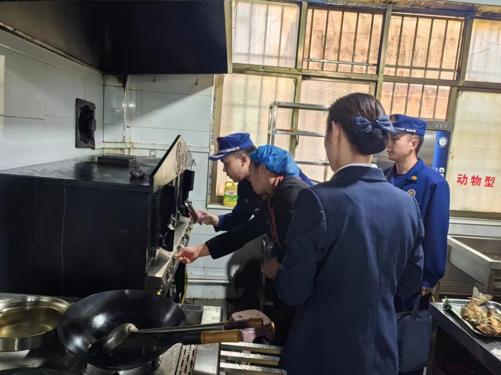 （AQＥY消防专栏 配图）成县开展餐饮场(31639104)-20240429161049