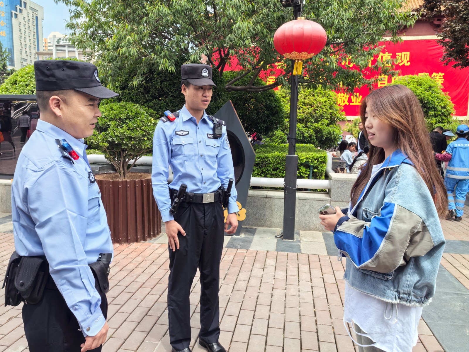 （QEY配图）守护平安旅游的最美“警”色(31686236)-20240501211801