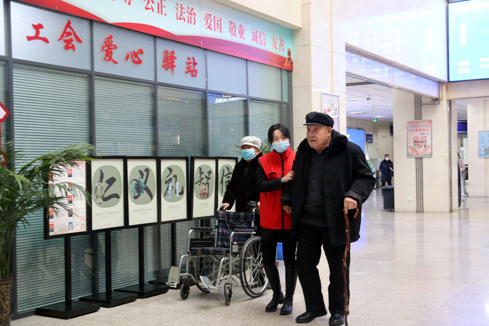 （QEY弘扬劳动精神 争做政法工匠 配图(31690103)-20240504073715