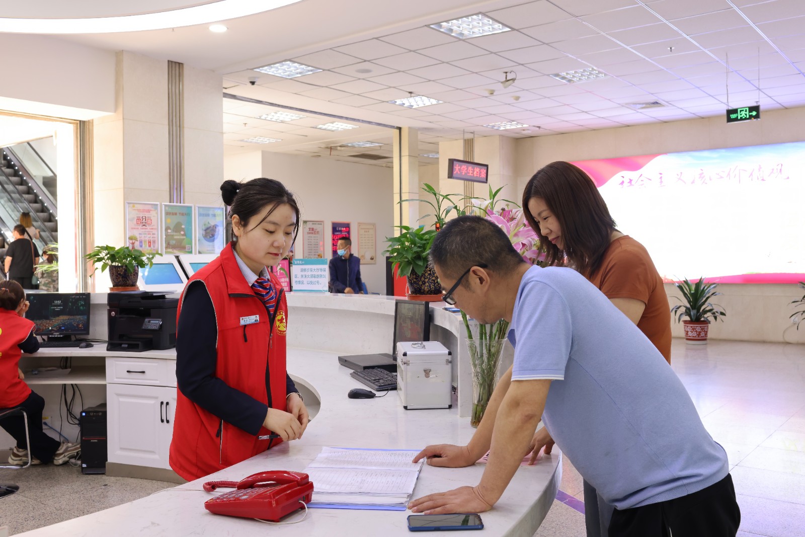 （QEY弘扬劳动精神 争做政法工匠 配图(31690100)-20240504074353