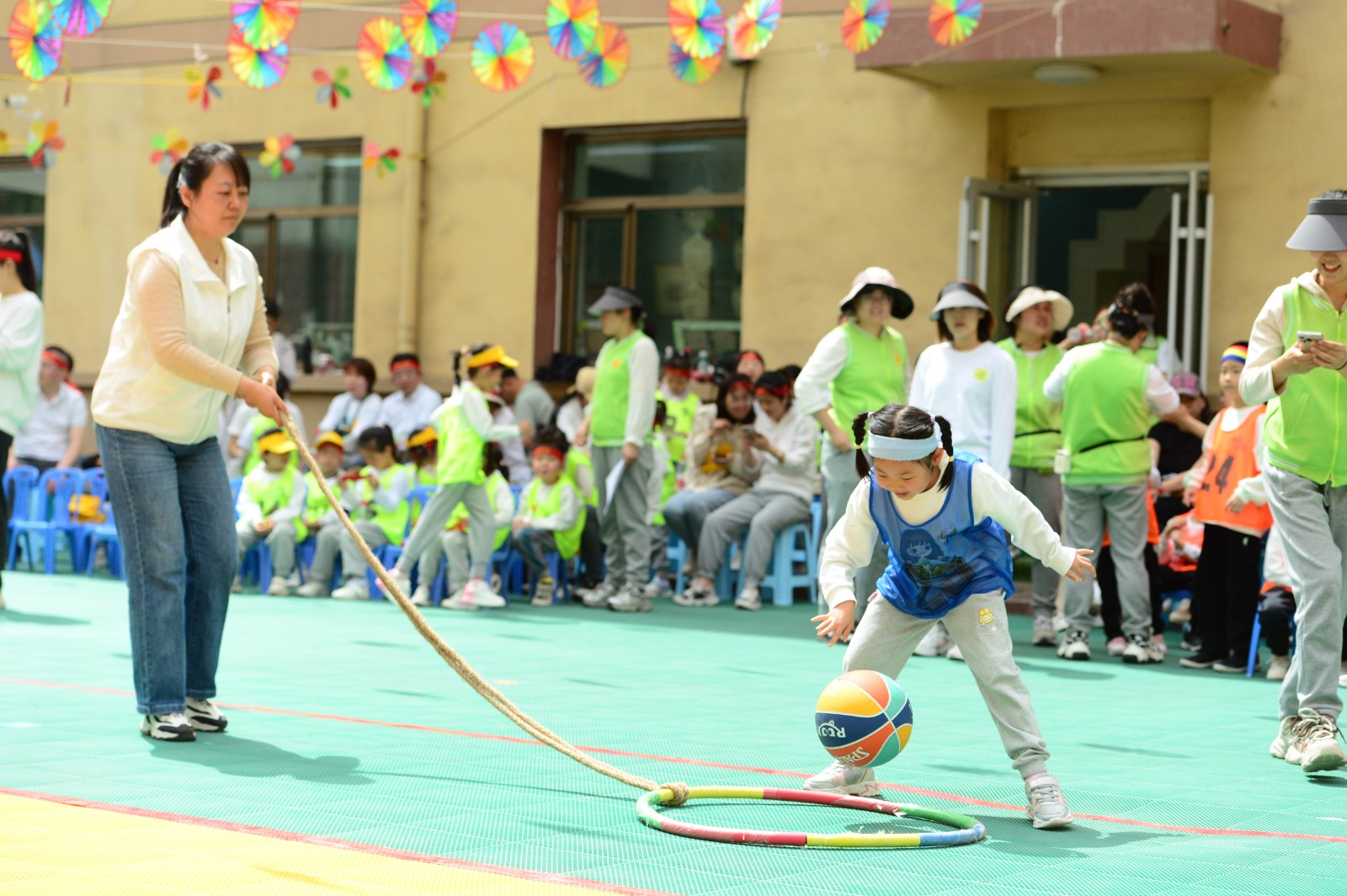 兰州市和政路幼儿园举行趣味亲子运动会