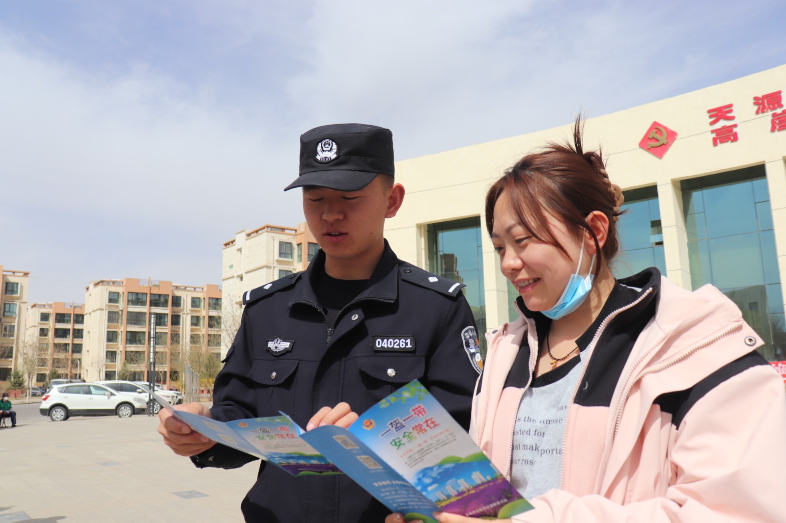 （WAQEＹ图片新闻）交通安全宣传进广场(31859166)-20240514135011