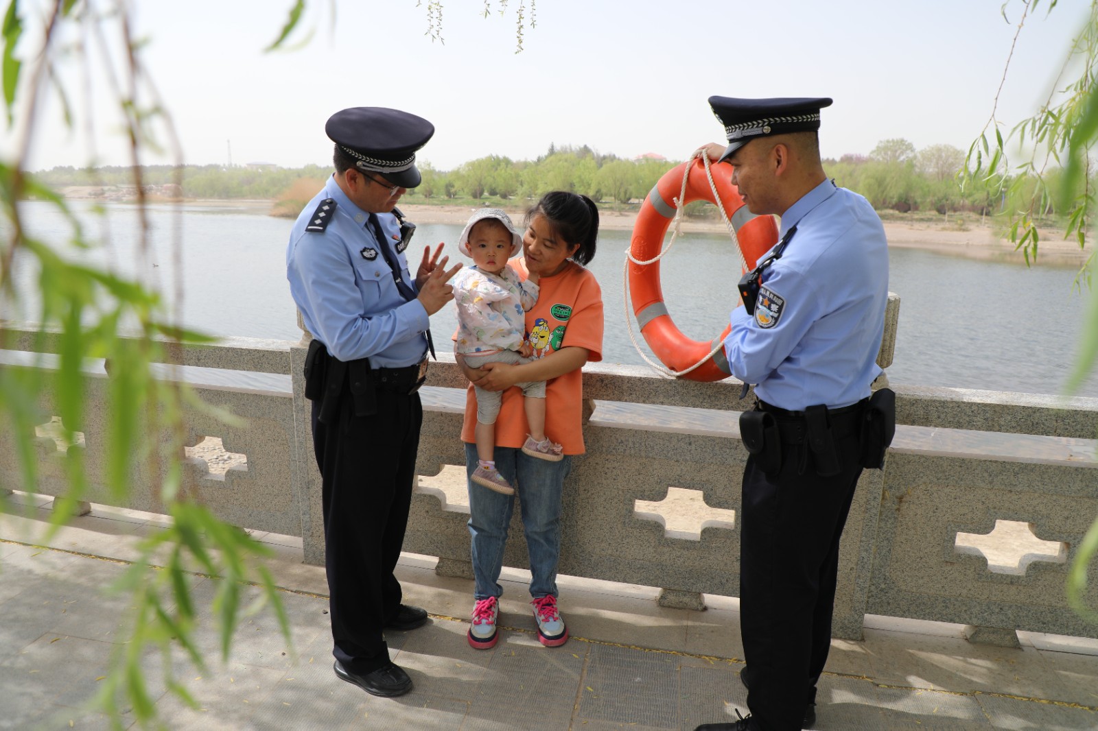 （AQEＹ图片新闻）金昌民警宣传水域安全(31889284)-20240519173657