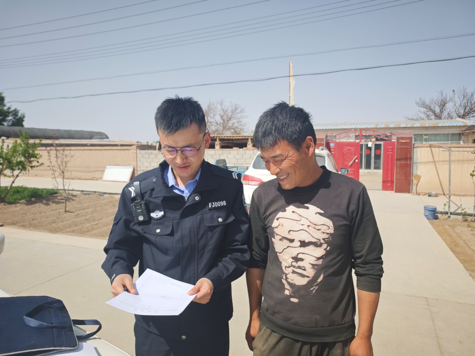 （MEYq媒体行 配图3）“双语警务”顺(32050100)-20240520165953