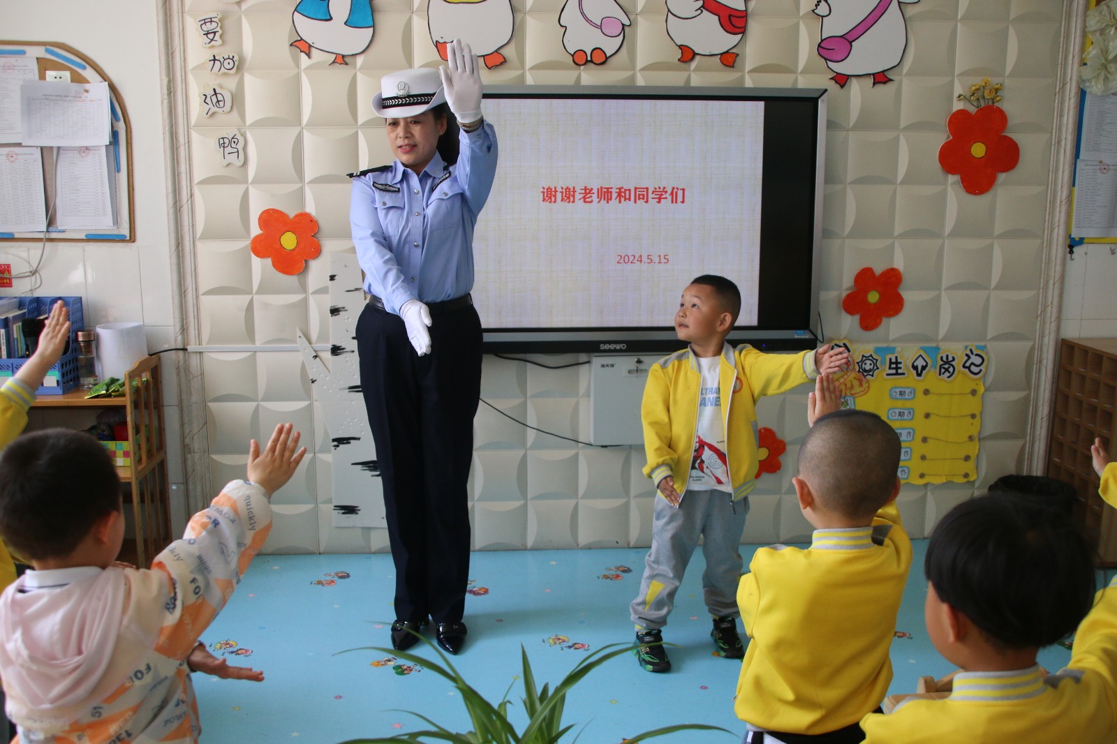 （WAQEＹ，图片说明）交警进校园 交规(32142279)-20240523091509